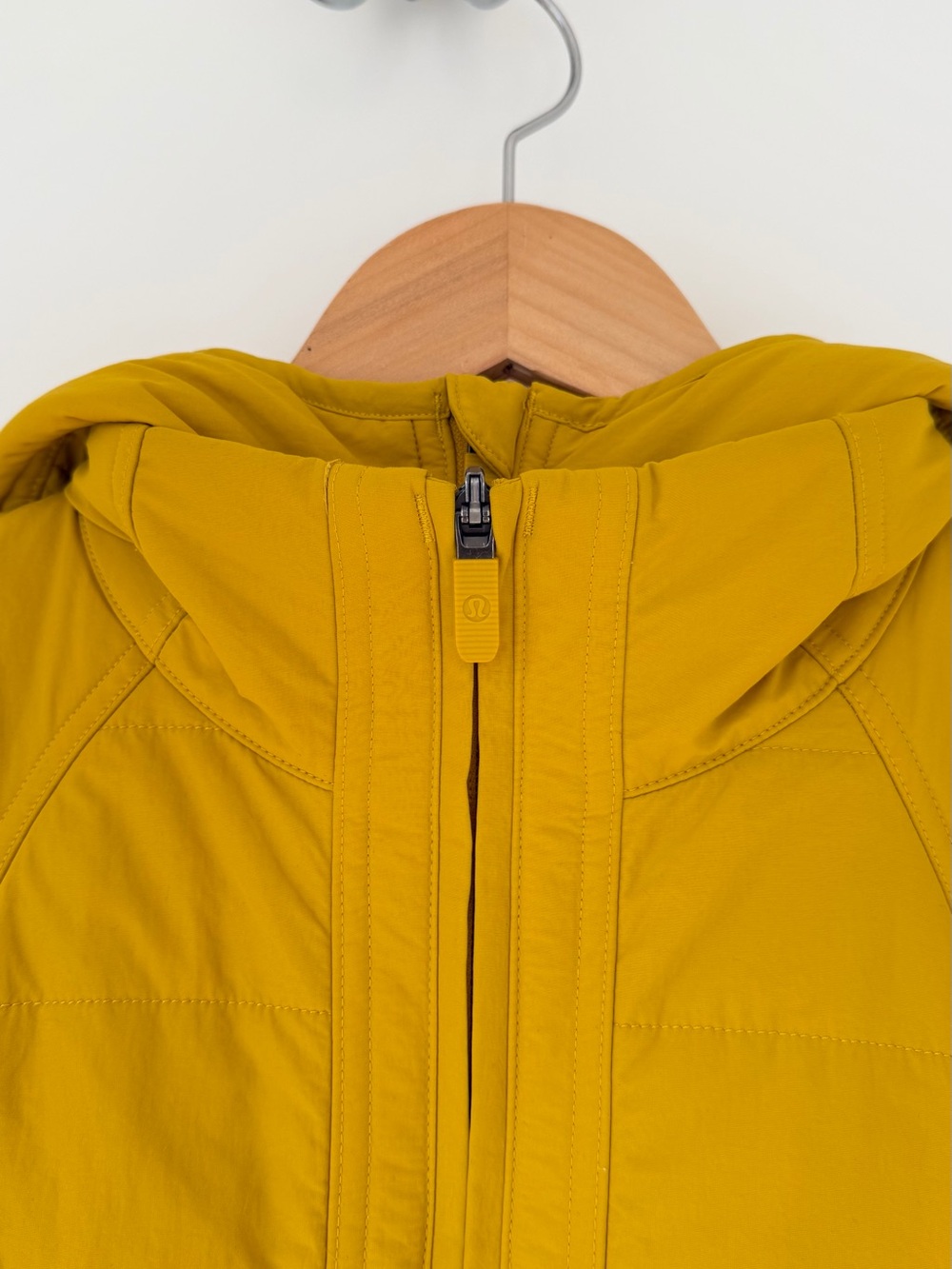Lululemon Another Mile Jacket - Size 4 - Honeycomb - Picture 6 of 15